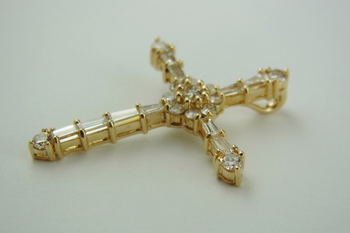 SOLD OUT 18金ダイヤモンドクロストップ ￥80,000 - リセール事例